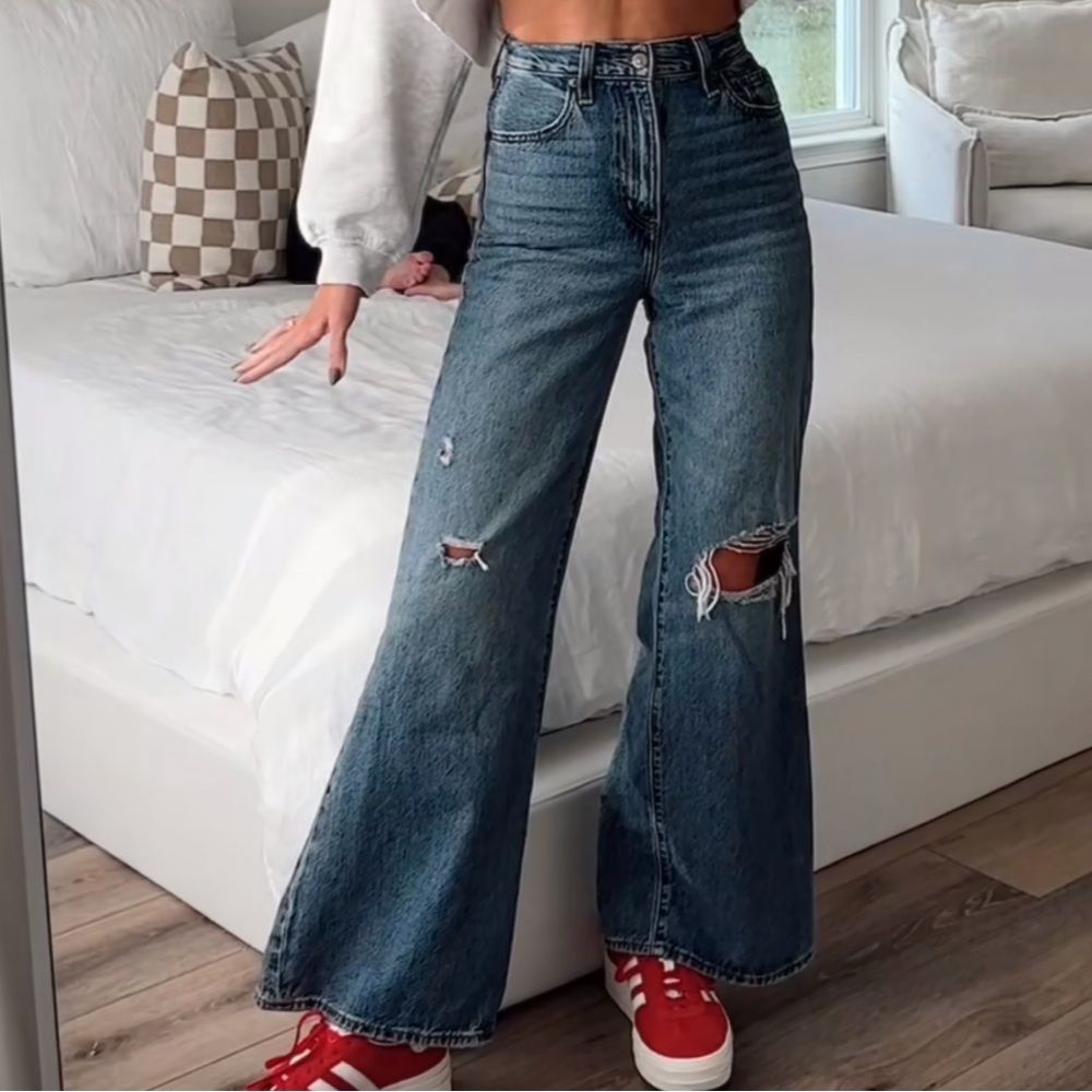 Levi high loose flare jeans size 26.